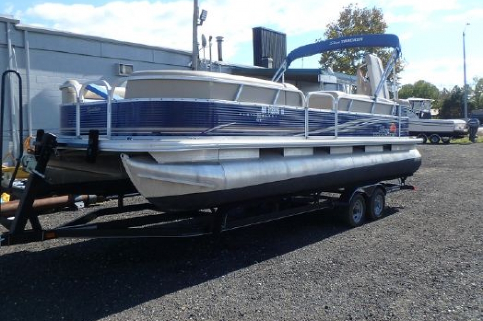 2013 Sun Tracker 24 DLX Party Barge for Sale - by Hawk's Marine